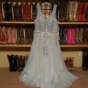 Chic Light Blue Embroidered Prom Dress